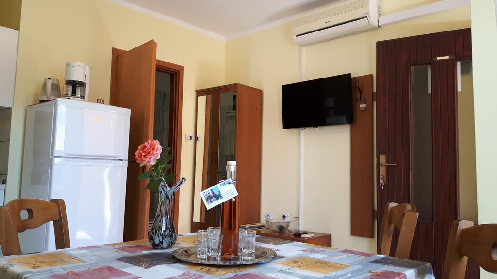 Apartment Krizanovic Malinska Exterior photo